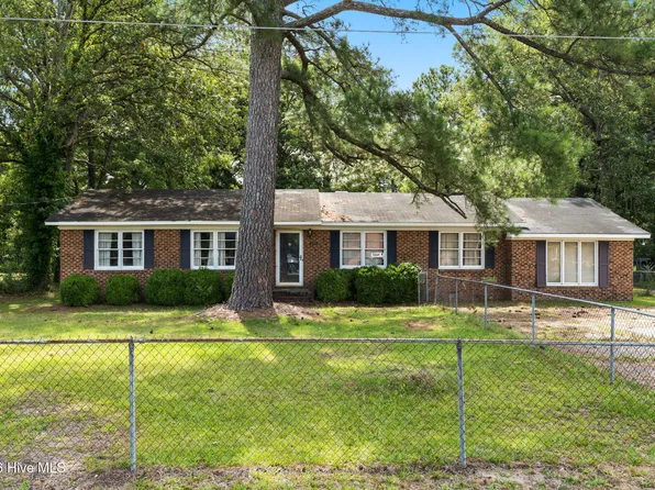 402 5th Street, Bladenboro, NC 28320