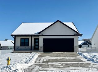 1128 Lake Largo Dr, Green Bay, WI 54311