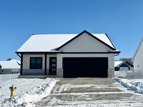 1128 Lake Largo Dr, Green Bay, WI 54311