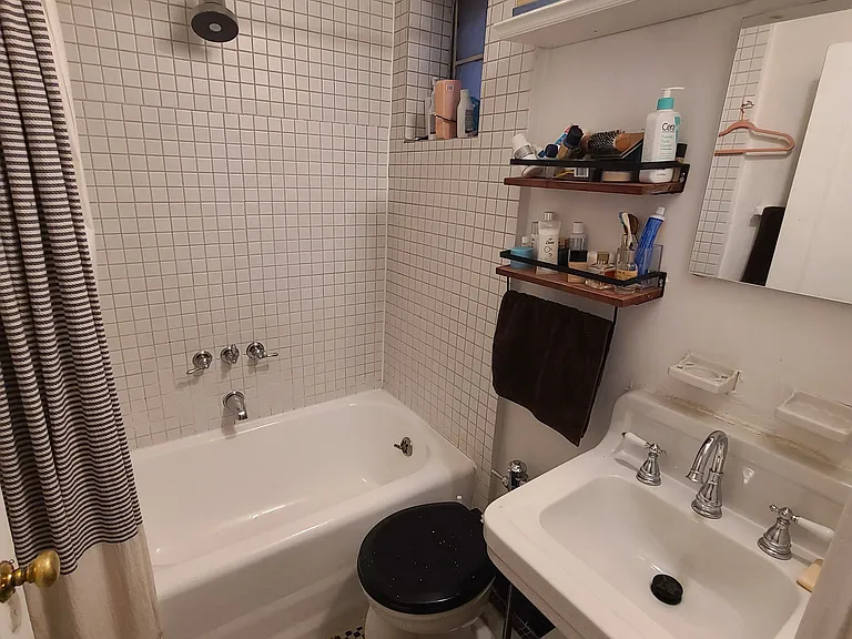 396 Bleecker St #2G — Photo 12