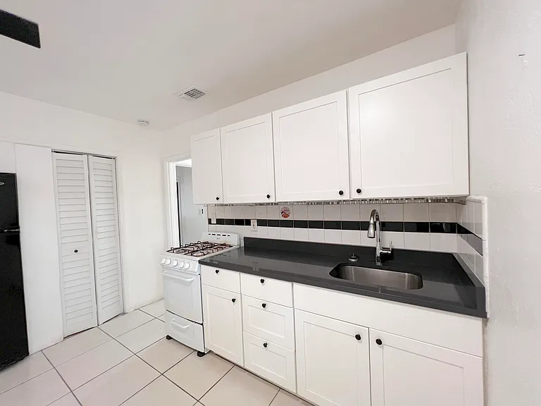 1859 Buchanan St #2 — Photo 8