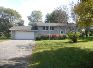 9075 Boiling Springs Ln, Shakopee, MN 55379