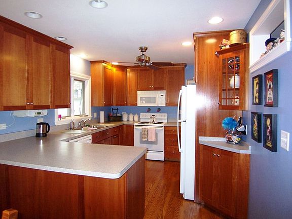 Kitchen w/Cherry Cabinets