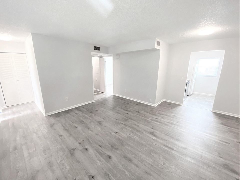 1st image of 150 41st Ave N #305
