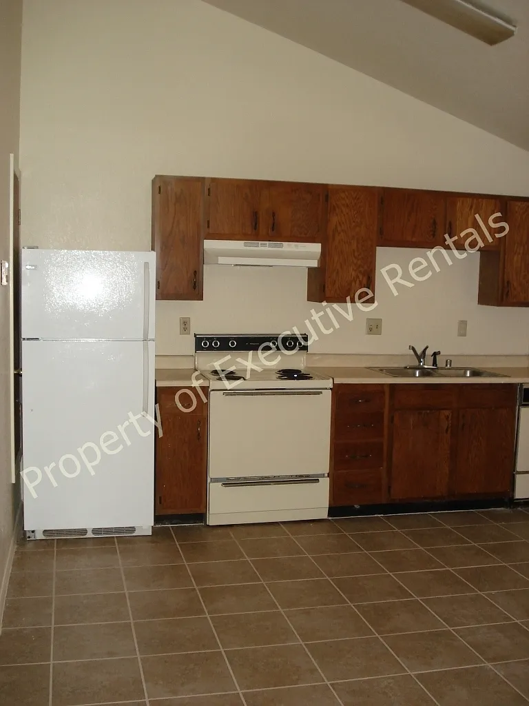 463 Salopek Blvd — Photo 4
