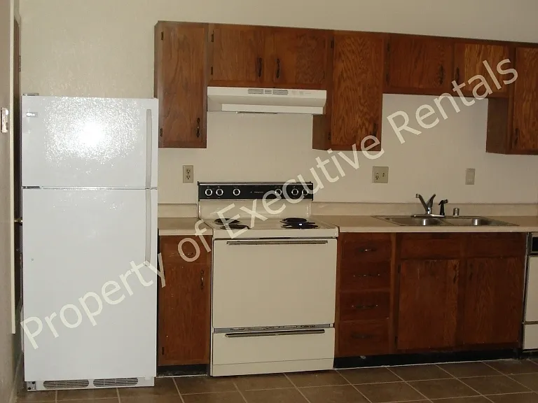 463 Salopek Blvd — Photo 4