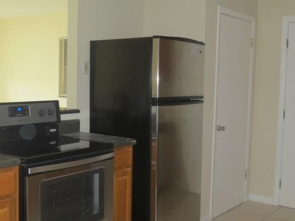 3rd image of 106 E Gardenia Dr