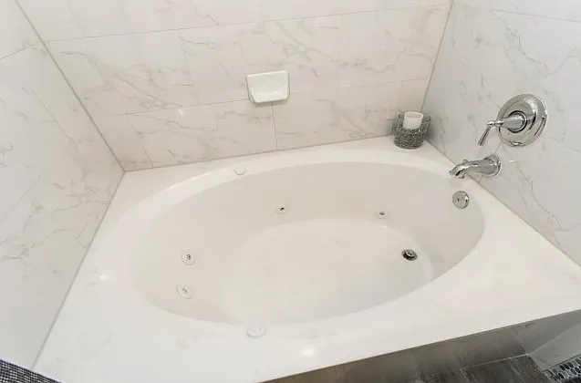 Spacious Bathtub | Apartments Seabrook TX | The Towers of Seabrook Spacious Bathtub | Apartments Seabrook TX | The Towers of Seabrook