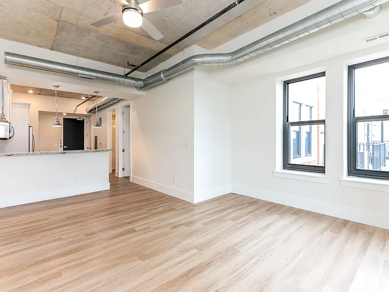 300 East Apartments — Photo 135