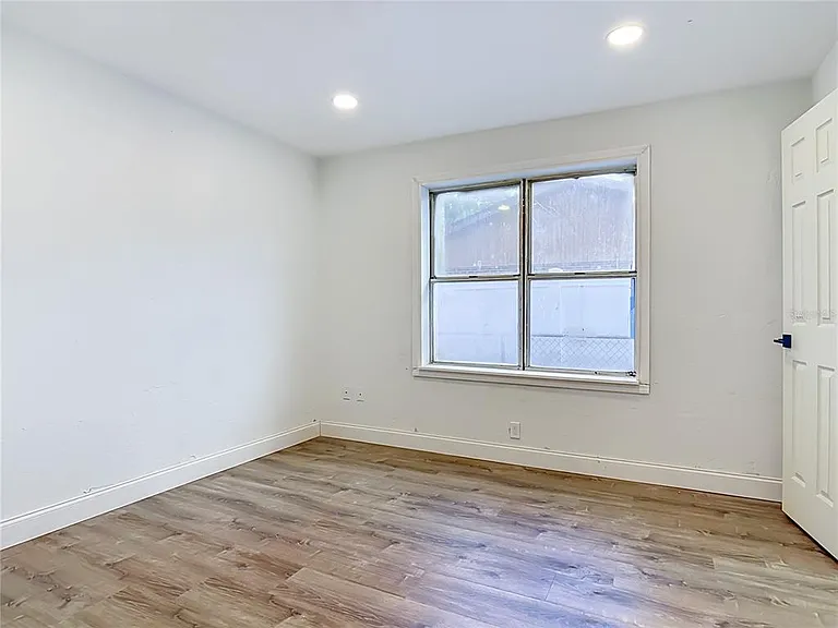 234 N Adams St — Photo 12