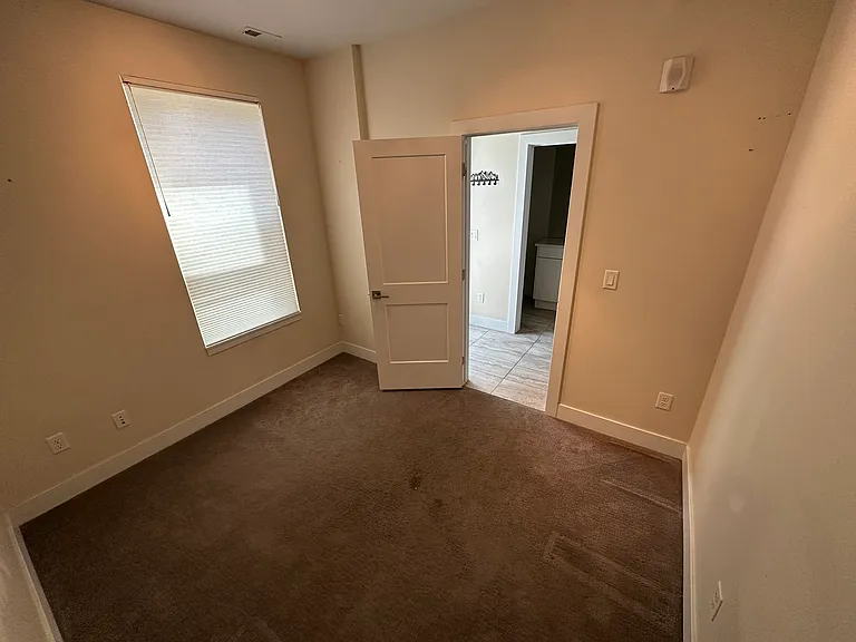 1716 Hooker St — Photo 16