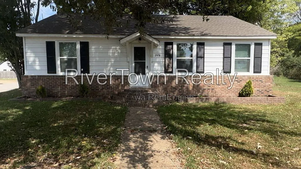 3 bed, 1.0 bath, 1290 sqft, $1,195 — Photo 1
