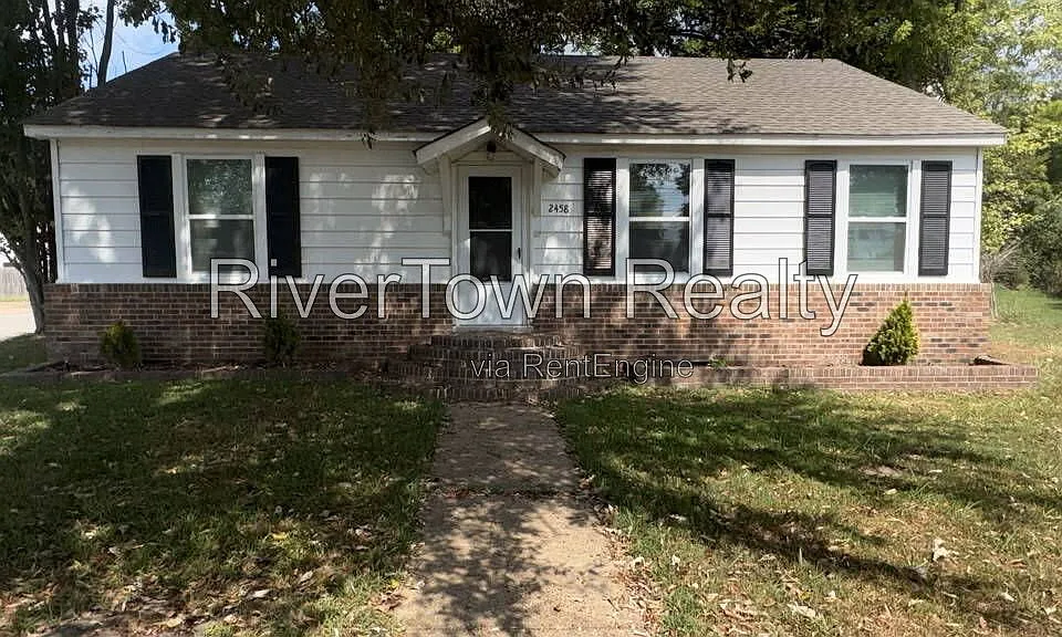2458 Whitney Ave