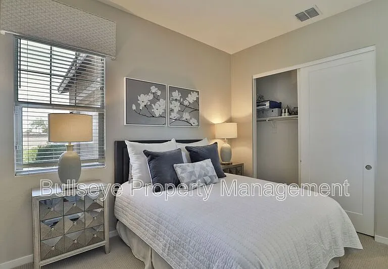 2152 N 141st Ave — Photo 25