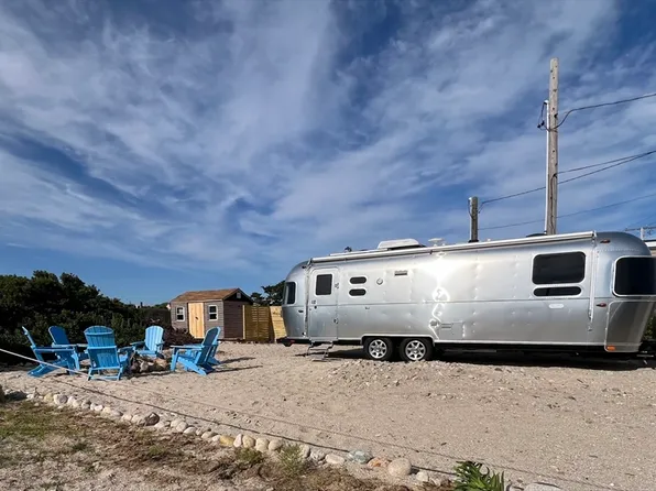 49 E Beach Rd, Westport, MA 02790