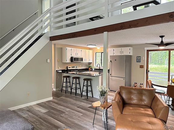 5th image of 170 Clubhouse Dr