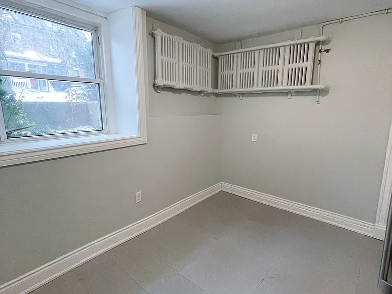 345 Gladstone Ave #1 — Photo 8