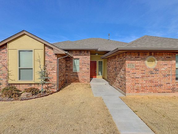 4th image of 2221 Diana Dr