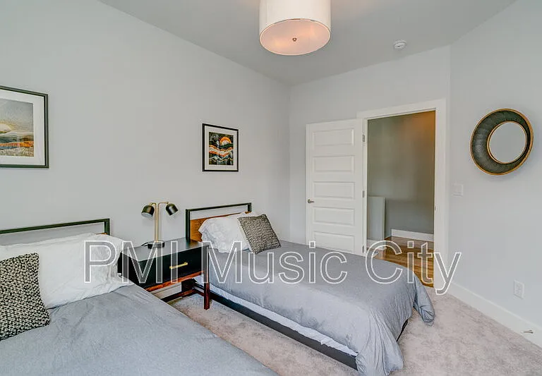 936 Southside Pl — Photo 7