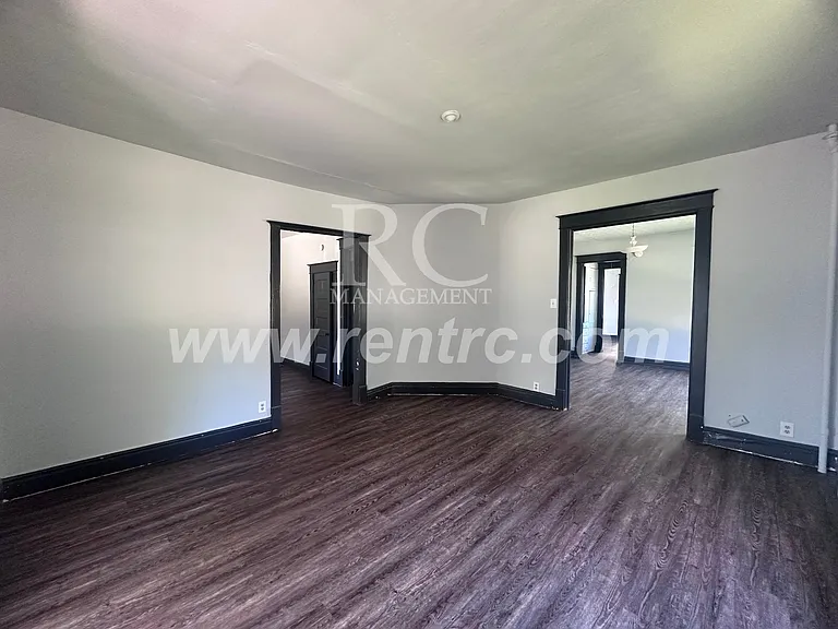 1434 N Walnut St — Photo 8