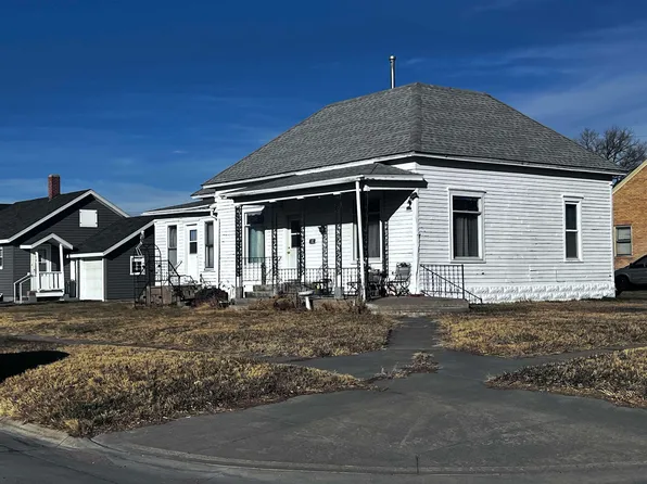 302 W 9th St, Cozad, NE 69130