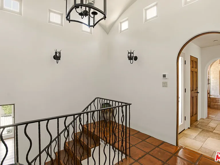 1407 N Beverly Dr — Photo 36