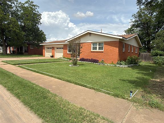 4th image of 4008 Irving Ave