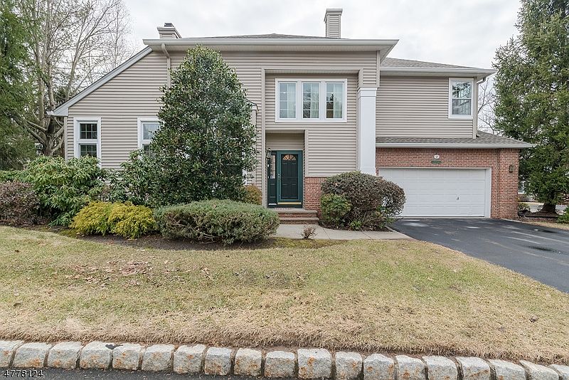 1st image of 2 Meeker Ct, C0033