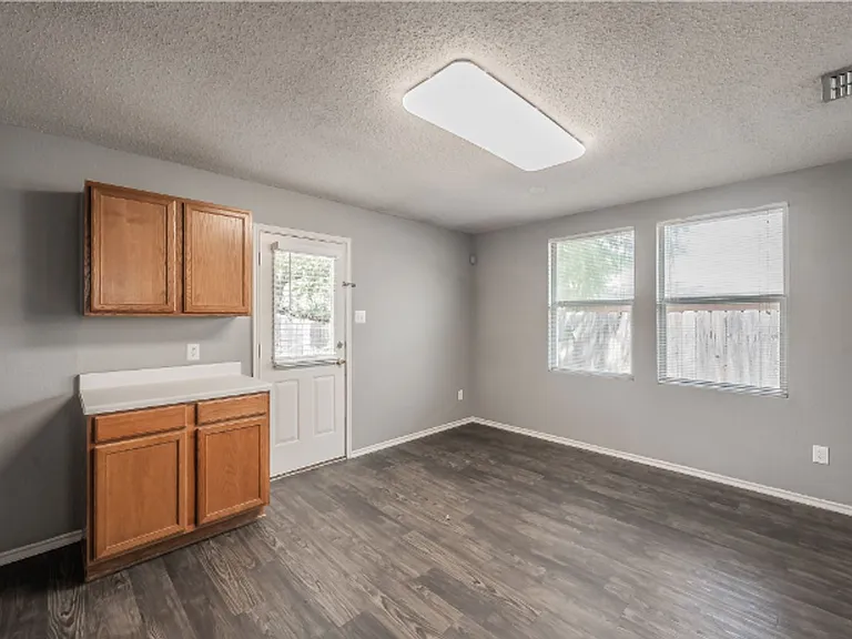 3327 Clydesdale Dr — Photo 10