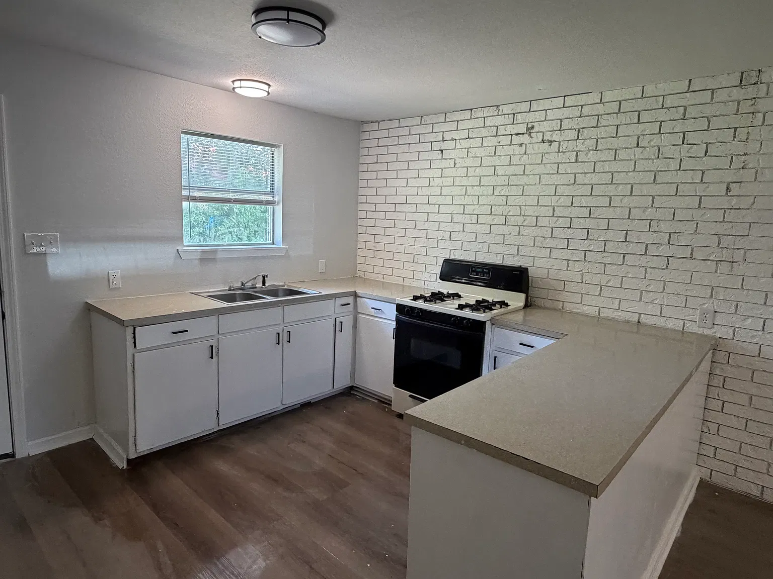 2 bed, 946 sqft, $1,250 — Photo 2