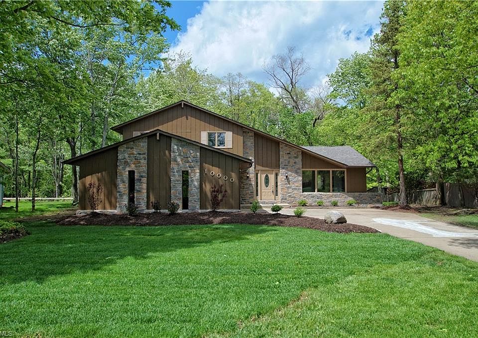 1st image of 10000 Applewood Dr
