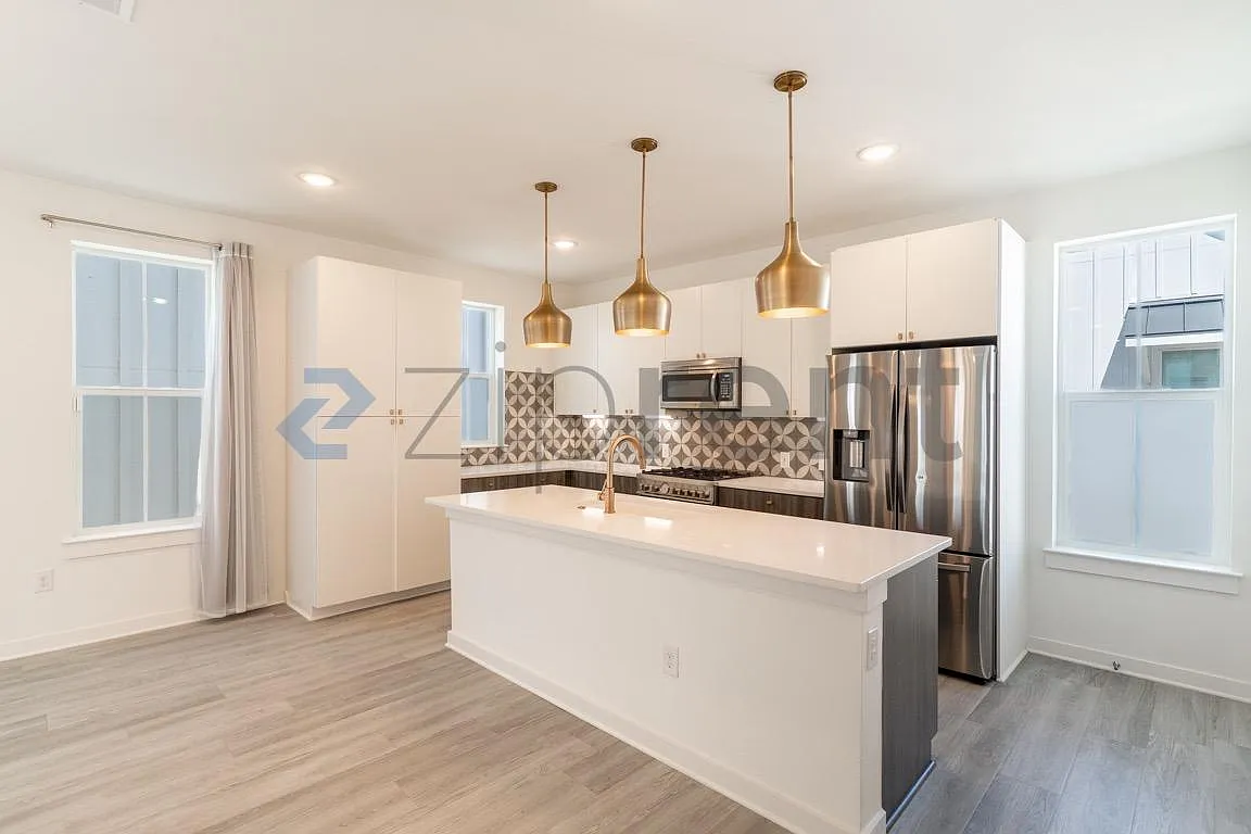 3 bed, 3.5 bath, 1800 sqft, $2,600 — Photo 4