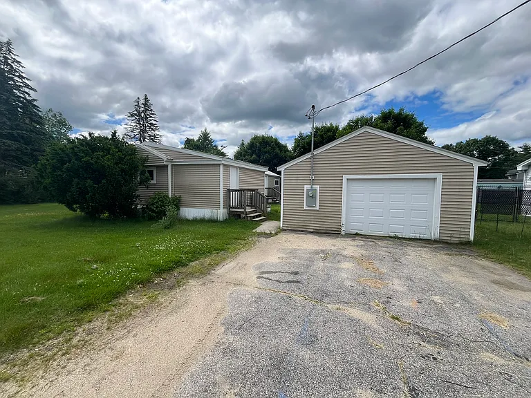 8 Brown Rd — Photo 3