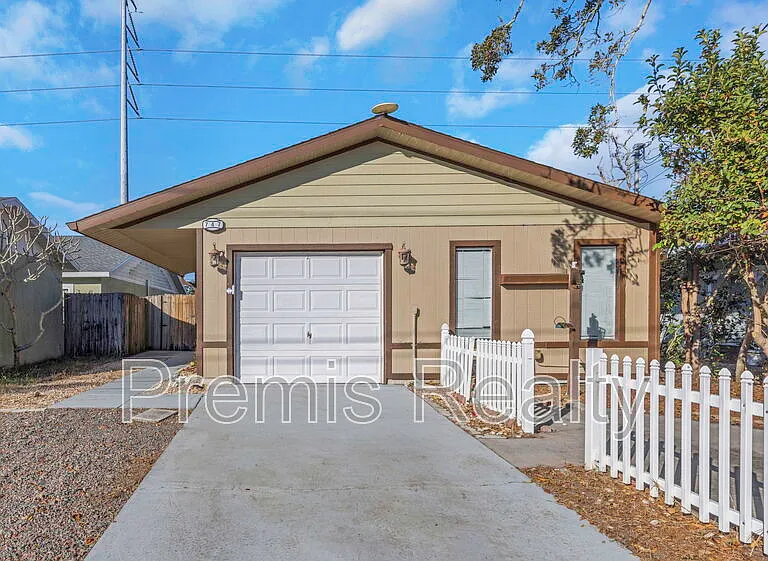 747 Brook St — Photo 2