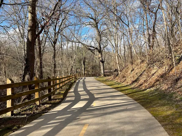 400 Old Forge Dr, Bentonville, AR 72712