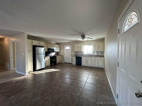 5th image of 16128 E Newton Pl