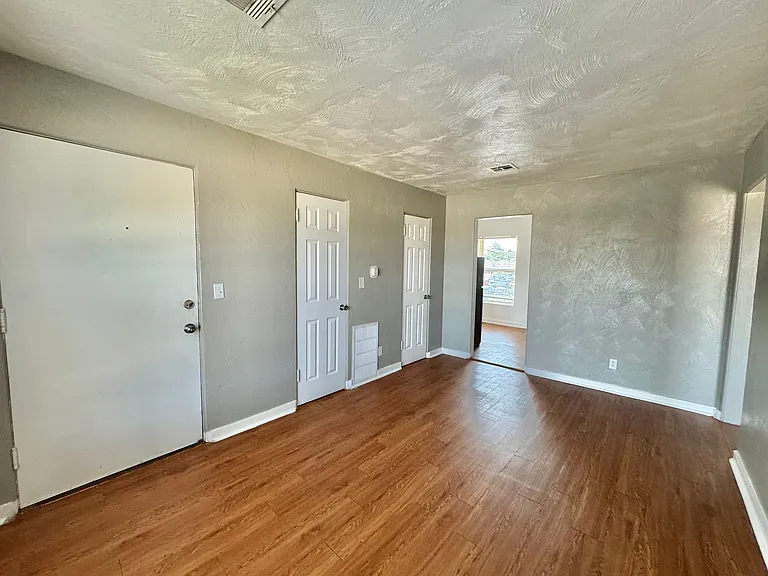 2030 NW 25th St #8 — Photo 3