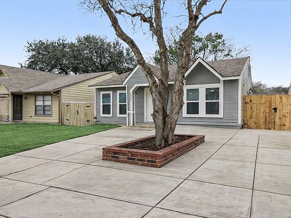 3rd image of 4804 Aspen Wood