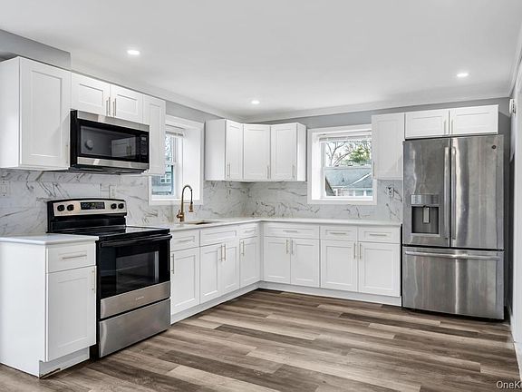 4th image of 236 Forest Road W