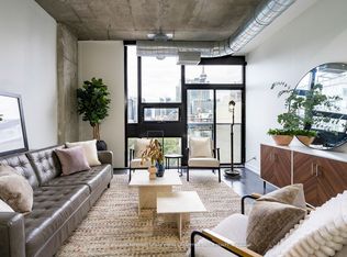 60 Bathurst St #PENTHOUSE 1008, Toronto, ON M5V 2P4