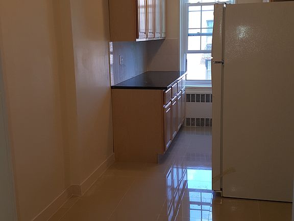 5th image of 14021 Burden Cres APT 607