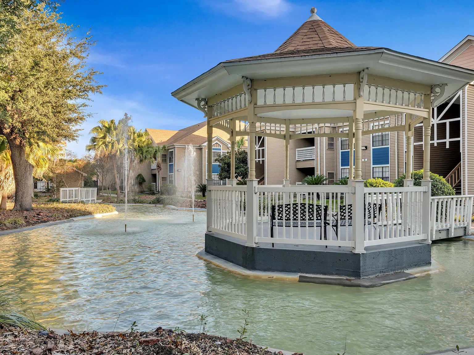 Seasons Apartments — Photo 3