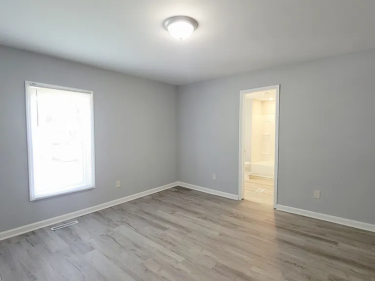 215 Foy Ave — Photo 7