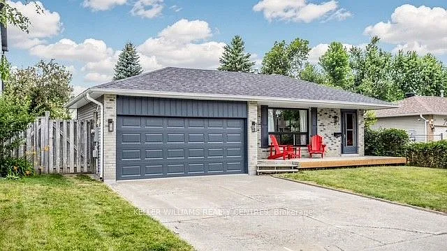 29 Bronte Cres #UPPER — Photo 1