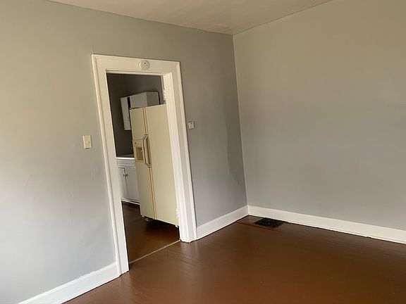 4th image of 3611 E Vermont St