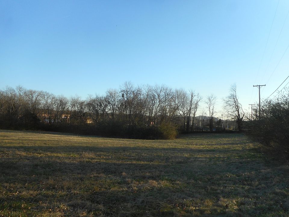 2nd image of 1300 Hunters Ln