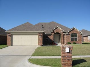 2913 Danielle Ter, Moore, OK 73160