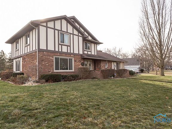 2nd image of 805 Oak Knoll Dr