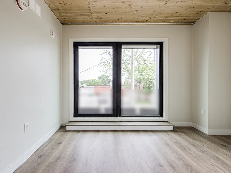 230 Royal York Rd — Photo 29