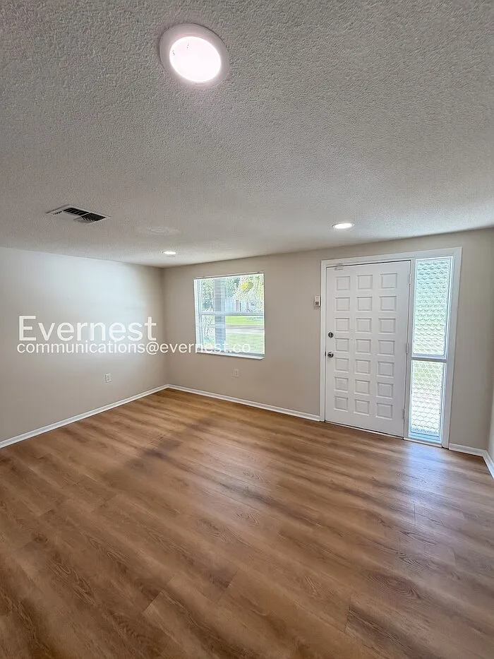 2 bed, 1.0 bath, 863 sqft, $1,495 — Photo 3